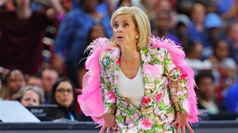 kim mulkey outfits photos|10 things Kim Mulkey’s Sweet 16 outfit resembles, according to。